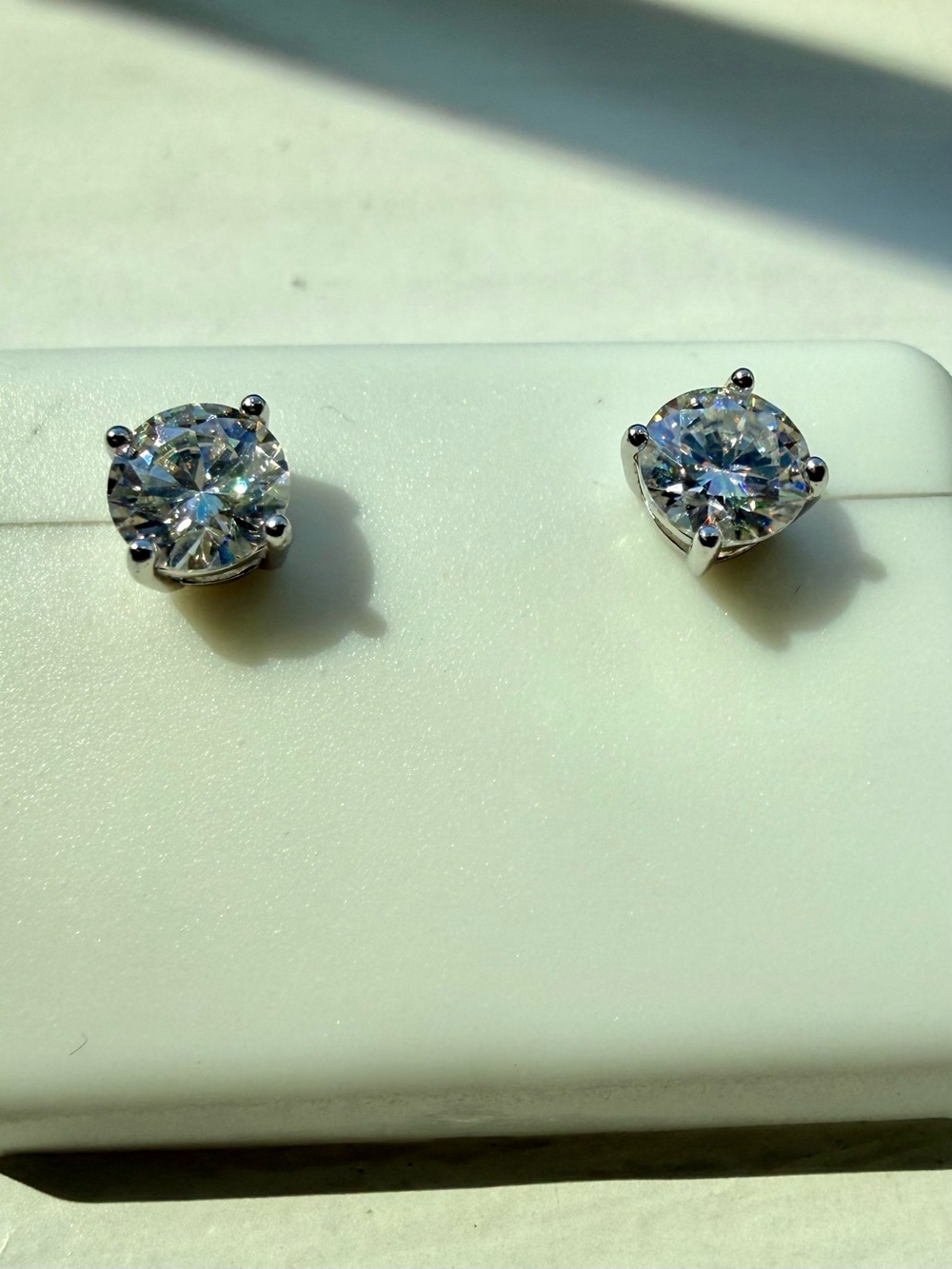 NWT 1 carat TW screw back Moissanite studs in 925 Sterling Silver $180 Retail